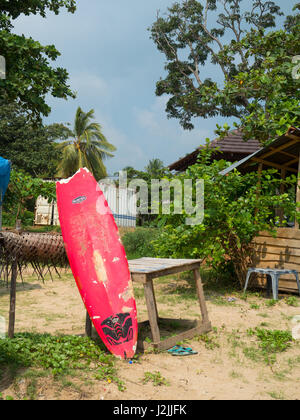 Sur la plage de surf cassée, Sri Lanka Banque D'Images