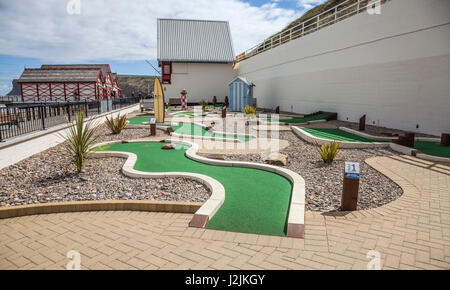 Le mini golf jeux pour enfants à Marseille par la mer,Angleterre,UK Banque D'Images