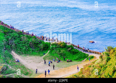 KEELUNG, TAÏWAN - le 04 avril : Il s'agit d'Badouzi seaside park scenic area où de nombreux voyageurs viennent faire de la randonnée et voir la vue sur la mer, 04 avril 2017 à Keel Banque D'Images