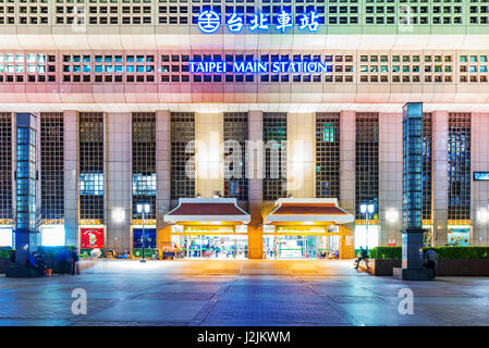 TAIPEI, TAIWAN - 03 avril : l'entrée de la gare principale de Taipei main station pour les personnes de se rendre dans d'autres domaines de Taiwan le 03 avril, 2017 à Taipei Banque D'Images