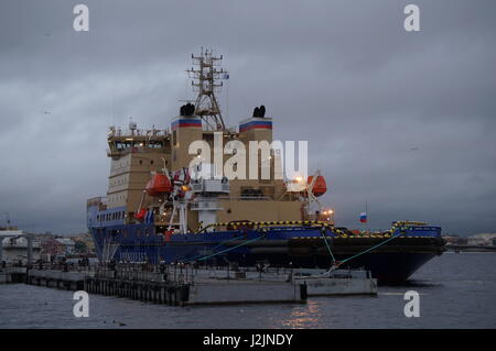 Saint Petersburg, Russie - Décembre 26th, 2016 : Le brise-glace Novorossiysk à quai Banque D'Images