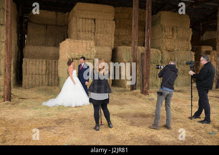 Films de mariage avec des caméras Banque D'Images