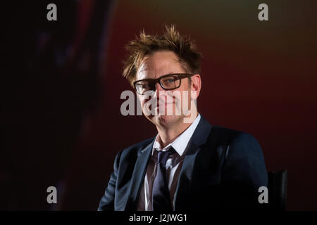 Moscou, Russie. 27th avril 2017. Au premier film "Guardians of the Galaxy vol. 2" au cinéma KARO 11 Oktyabr sur scène le réalisateur américain James Gunn. Banque D'Images