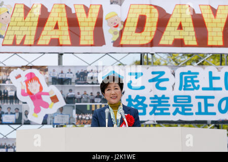 Tokyo, Japon. 29 avril, 2017. Gouverneur de Tokyo, Yuriko Koike fait un discours lors d'un jour peut-événement à Yoyogi Park le 29 avril 2017, Tokyo, Japon. Le premier mai a été organisée par la Confédération des syndicats japonais. 24 mai (1er mai) est une journée internationale pour les travailleurs qui a été célébrée pour la première fois au Japon en 1936. Credit : Rodrigo Reyes Marin/AFLO/Alamy Live News Banque D'Images