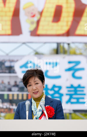 Tokyo, Japon. 29 avril, 2017. Gouverneur de Tokyo, Yuriko Koike fait un discours lors d'un jour peut-événement à Yoyogi Park le 29 avril 2017, Tokyo, Japon. Le premier mai a été organisée par la Confédération des syndicats japonais. 24 mai (1er mai) est une journée internationale pour les travailleurs qui a été célébrée pour la première fois au Japon en 1936. Credit : Rodrigo Reyes Marin/AFLO/Alamy Live News Banque D'Images