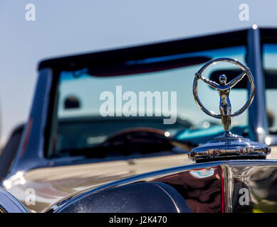 Eastbourne, Sussex, Royaume-Uni. 29 avril, 2017. Les membres de club de voiture à partir de 40 organisations afficher près de 600 véhicules vintage et classique à la magnifique événement Eastbourne Moteurs Crédit : Alan Fraser/Alamy Live News Banque D'Images