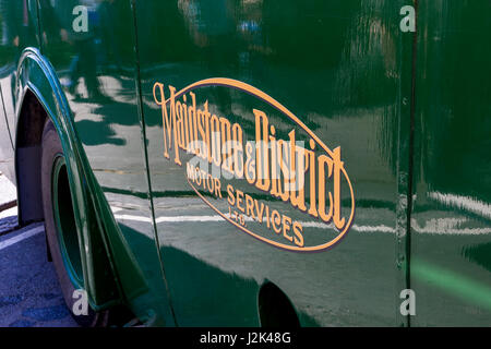 Eastbourne, Sussex, Royaume-Uni. 29 avril, 2017. Les membres de club de voiture à partir de 40 organisations afficher près de 600 véhicules vintage et classique à la magnifique événement Eastbourne Moteurs Crédit : Alan Fraser/Alamy Live News Banque D'Images