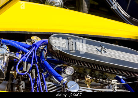 Eastbourne, Sussex, Royaume-Uni. 29 avril, 2017. Les membres de club de voiture à partir de 40 organisations afficher près de 600 véhicules vintage et classique à la magnifique événement Eastbourne Moteurs Crédit : Alan Fraser/Alamy Live News Banque D'Images