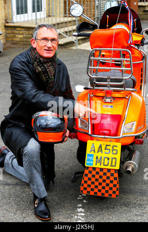 Troon, Ayrshire, UK. Apr 29, 2017. L'assemblée annuelle de l'ouest de l'Écosse scooter rally a eu lieu à Troon Ayrshire, et elle a attiré plusieurs centaines de Lambrettas, Vespas et d'autres marques de scooters, anciens et nouveaux, de toutes les régions de l'Écosse. En raison de sa popularité, l'événement est organisé sur trois jours avec des attractions telles que des groupes live, des stands spécialisés et les détaillants et de prix à différents concours comme 'le mieux gardé de l' Crédit : Findlay/Alamy Live News Crédit : Findlay/Alamy Live News Banque D'Images