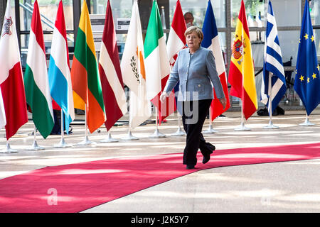 Bruxelles, Bxl, Belgique. Apr 29, 2017. La chancelière fédérale allemande Angela Merkel arrive avant le sommet européen sur l'Article 50 Conseil européen au Brexit siège à Bruxelles. Credit : Wiktor Dabkowski/ZUMA/Alamy Fil Live News Banque D'Images