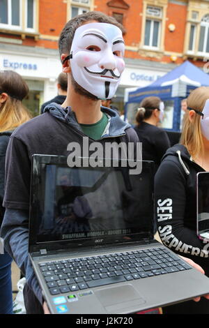 Cambridge, UK. 29 avril, 2017. Pour les sans-voix anonyme, de sensibilisation et de démonstration. Pour apporter de l'information au public pour montrer la cruauté inhérente à la viande, des produits laitiers et de la production d'oeufs. Credit : Penelope Barritt/Alamy Live News Banque D'Images