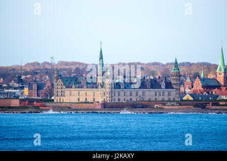 Le château de Kronborg à Helsingor, Danemark. Vu de la mer. Banque D'Images