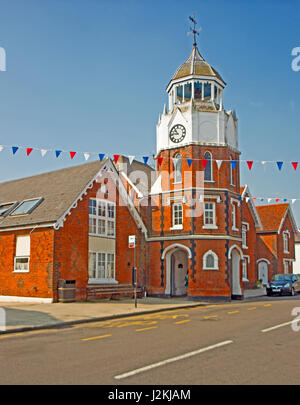 Burnham on Crouch, Essex, vieille tour de l'horloge à High Street, Banque D'Images