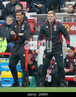 Eddie Howe, responsable de l'AFC Bournemouth, sur le terrain de contact lors du match de la Premier League au stade de Light, Sunderland. APPUYEZ SUR ASSOCIATION photo. Date de la photo: Samedi 29 avril 2017. Voir PA Story FOOTBALL Sunderland. Le crédit photo devrait se lire comme suit : Richard Sellers/PA Wire. RESTRICTIONS : aucune utilisation avec des fichiers audio, vidéo, données, listes de présentoirs, logos de clubs/ligue ou services « en direct » non autorisés. Utilisation en ligne limitée à 75 images, pas d'émulation vidéo. Aucune utilisation dans les Paris, les jeux ou les publications de club/ligue/joueur unique. Banque D'Images