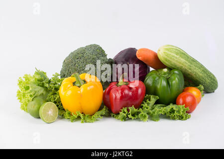 Légumes frais isolé sur fond blanc Banque D'Images