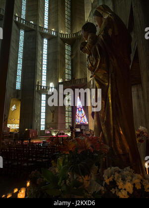 Autel de la Vierge, l'église Notre-Dame de Royan, France, Europe. Banque D'Images