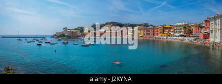 Le Baia del silenzio à Sestri Levante en Ligurie, Italie, pris par une chaude après-midi ensoleillée, au printemps Banque D'Images