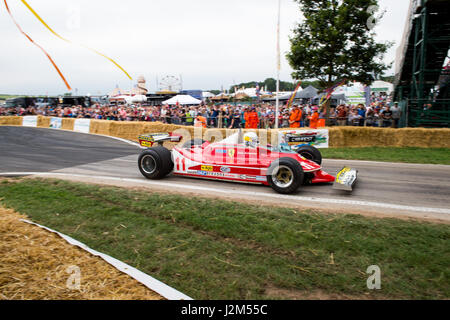 Laverstoke Park Farm, Overton, Basingstoke, Hampshire, Royaume-Uni. 27 août 2016. Jody Sheckter formule un au volant de sa Ferrari sur la piste de course de côte à Radio 2 breakfast show DJ, Chris Evans Location Fest 2016 - Location du Sud, de l'alimentation, de la famille et de la musique pour enfants de la BBC dans le besoin. © Vous Bailey / Alamy Banque D'Images