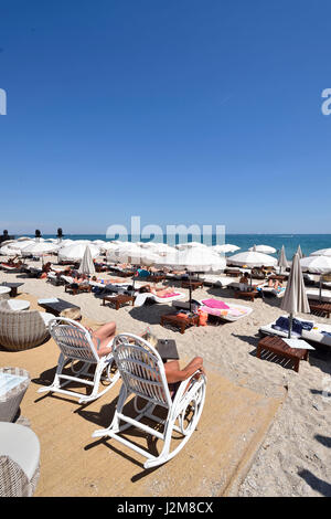 La France, l'Hérault, Villeneuve-lès-Maguelone, Le Carré Mer, restaurant bar sur la plage de Jacques et Laurent Pourcel Banque D'Images