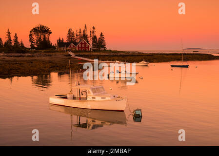 USA (Maine), Newagen, vue sur le port, l'aube Banque D'Images