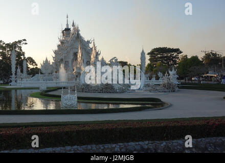 Wat Rong Khun, connu comme le Temple blanc. Chiang Rai, Thaïlande, 30 Novemebr 2015 Banque D'Images