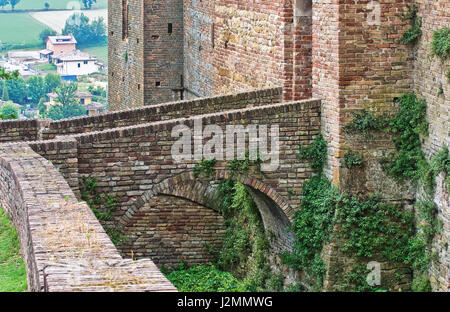 Château de Castell'Arquato. Emilia-Romagna. L'Italie. Banque D'Images