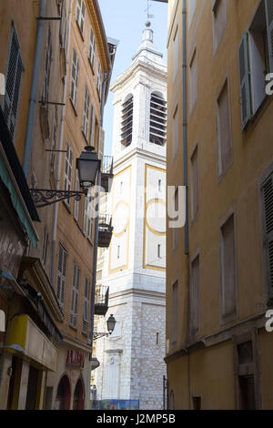 France, Nice, vue vers le bas Rue Mascoinat vers la cathédrale de Nice - Saint Reparata. Banque D'Images