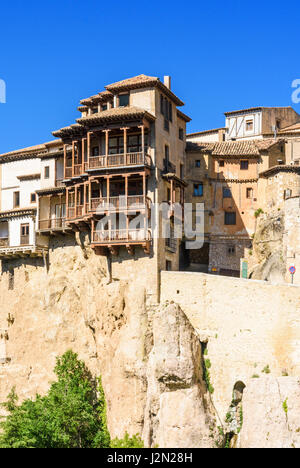 Les maisons suspendues de Cuenca surplombant le Huécar, Cuenca, Castilla La Mancha, Espagne Banque D'Images