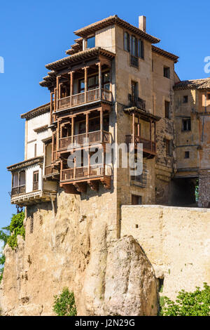 Les maisons suspendues de Cuenca surplombant le Huécar, Cuenca, Castilla La Mancha, Espagne Banque D'Images