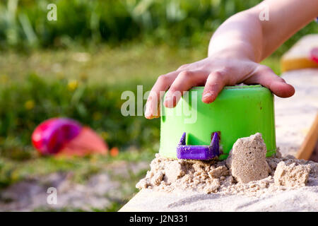 Château de sable dans le bac à sable pour enfants photo Banque D'Images