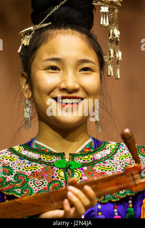 Zhaoxing, Guizhou, en Chine. Performance musicale traditionnelle par les États de Dong minorité ethnique. Banque D'Images