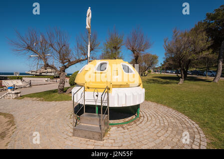 Santander, Espagne - 20 Avril 2017 : Sauvetage en mer dans la capsule a montré Magdalena park le 20 avril 2017 à Santander, Espagne. Banque D'Images