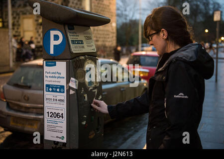 Parking, compteur de stationnement, nuit, centre-ville Banque D'Images