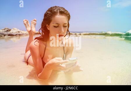 Woman on the beach Banque D'Images