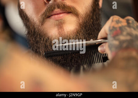 Coiffure rasage hipster barbu close up Banque D'Images