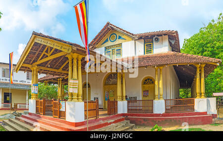 Hikkaduwa, Sri Lanka - le 4 décembre 2016 : la façade de temple d'kumarakanda rajamaha complexe bouddhiste Vihara, le 4 décembre à Hikkaduwa. Banque D'Images