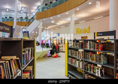 Intérieur de la bibliothèque centrale de Liverpool, Liverpool, Merseyside Banque D'Images