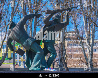 Le monument aux héros de libérateurs dans un parc à Feodosia Banque D'Images