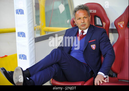 Turin, Italie. 29 avril, 2017. Sinisa Mihajlovic entraîneur en chef Torino FC pre match Serie A TIM entre Torino FC et la Sampdoria. Stadio Olimpico Grande Torino le 29 avril 2017 à Turin, Italie - Crédit : FABIO ANNEMASSE/Alamy Live News Banque D'Images