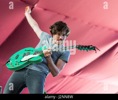 29 avril 2017 - Indio, California, États-Unis - KEVIN MCKEOWN de pistolet noir incendie lors de Stagecoach Music Festival à Indio, Californie (crédit Image : © Daniel DeSlover via Zuma sur le fil) Banque D'Images