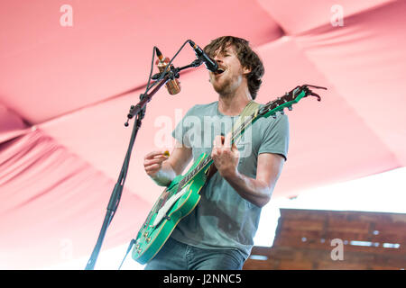 Indio, California, USA. Apr 29, 2017. KEVIN MCKEOWN de pistolet noir incendie lors de Stagecoach Music Festival à Indio, Californie Crédit : Daniel DeSlover/ZUMA/Alamy Fil Live News Banque D'Images