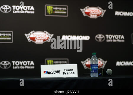 Richmond, Virginia, USA. Apr 30, 2017. 30 avril 2017 - Richmond, Virginie, USA : Brian France, Président-directeur général de la NASCAR parle avec les médias avant la propriétaires Toyota 400 au Richmond International Speedway à Richmond, en Virginie. Crédit : Chris Owens Asp Inc/ASP/ZUMA/Alamy Fil Live News Banque D'Images