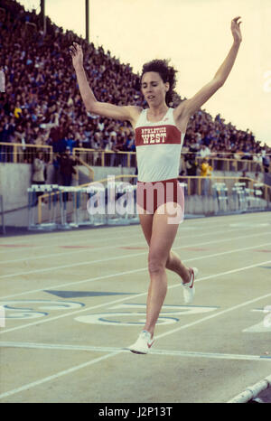 Mary Decker améliore le record du monde au 5000 m t le pré 1982 Classic Banque D'Images