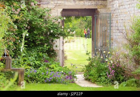 Une vue romantique par Easton jardins clos gateway Banque D'Images