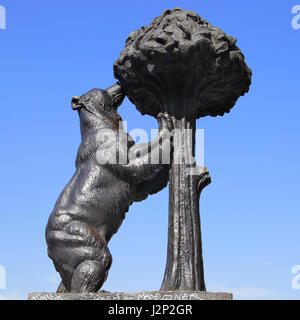 Madrid, Espagne - 11 mai 2012 : Statue de l'ours et l'arbousier sur la place Puerta del Sol à Madrid Banque D'Images