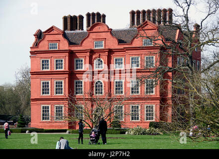 Kew Palace, le Dutch House, dans les motifs de la Royal Botanical Gardens, Kew, Surrey. Banque D'Images