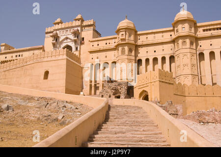 Suraj Pol. L'imposition d'entrée principale de Fort Amber. Bâtiment historique et de l'ancienne maison pour le maharajah de Jaipur, au Rajasthan, en Inde. Banque D'Images