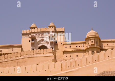 Suraj Pol. L'imposition d'entrée principale de Fort Amber. Bâtiment historique et de l'ancienne maison pour le maharajah de Jaipur, au Rajasthan, en Inde. Banque D'Images