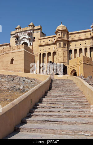 Suraj Pol. L'imposition d'entrée principale de Fort Amber. Bâtiment historique et de l'ancienne maison pour le maharajah de Jaipur, au Rajasthan, en Inde. Banque D'Images