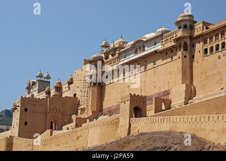 Suraj Pol. L'imposition d'entrée principale de Fort Amber. Bâtiment historique et de l'ancienne maison pour le maharajah de Jaipur, au Rajasthan, en Inde. Banque D'Images